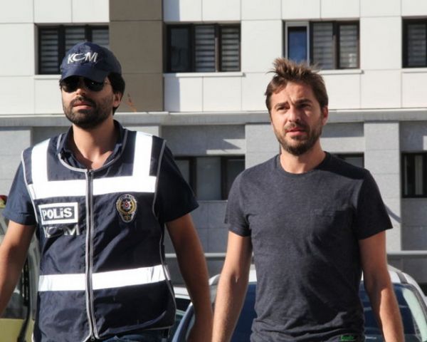 Ünlü Oyuncunun Boğaz Manzaralı Villasında Esrar Bahçesi! - 32. fotoğraf