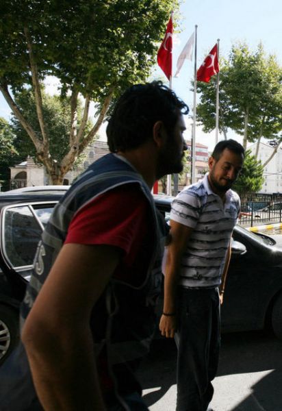 Ünlü Oyuncunun Boğaz Manzaralı Villasında Esrar Bahçesi! - 21. fotoğraf