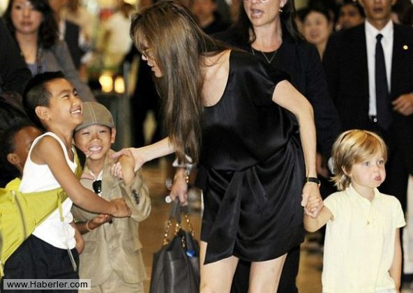 ANGELİNA JOLİE İLE BRAD PİTT'İN DÜĞÜNDEN İLK KARE - 5. fotoğraf