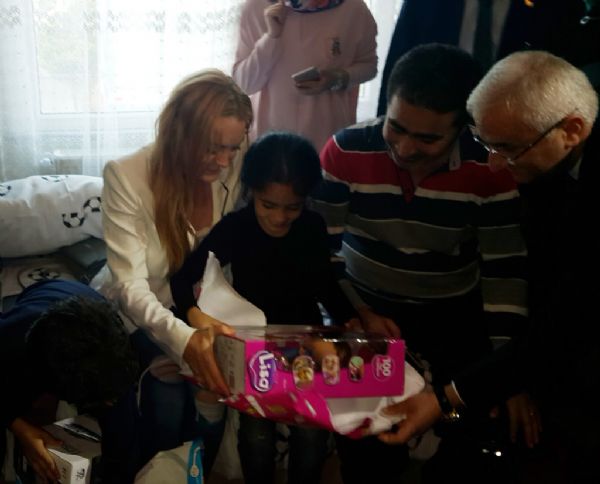 Hollywood'un ünlü yıldızı Lindsay Lohan Suriyeli aileyi ziyaret etti	 - 4. fotoğraf