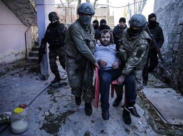GÖREN HERKES DUVARDAKİ YAZIYI MUTLAKA OKUYOR! BAKIN DUVARDA NE YAZIYOR... - 10. fotoğraf