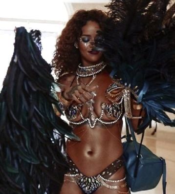 RİHANNA, BARBADOS FESTİVALİ'NDE RESMEN COŞTU! - 7. fotoğraf