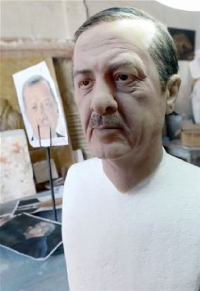 Topladığı saçlarla Cumhurbaşkanı'nın heykelini yaptı - 5. fotoğraf