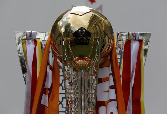 Galatasaray şampiyonluk kupasını Fenerbahçe maçında alacak