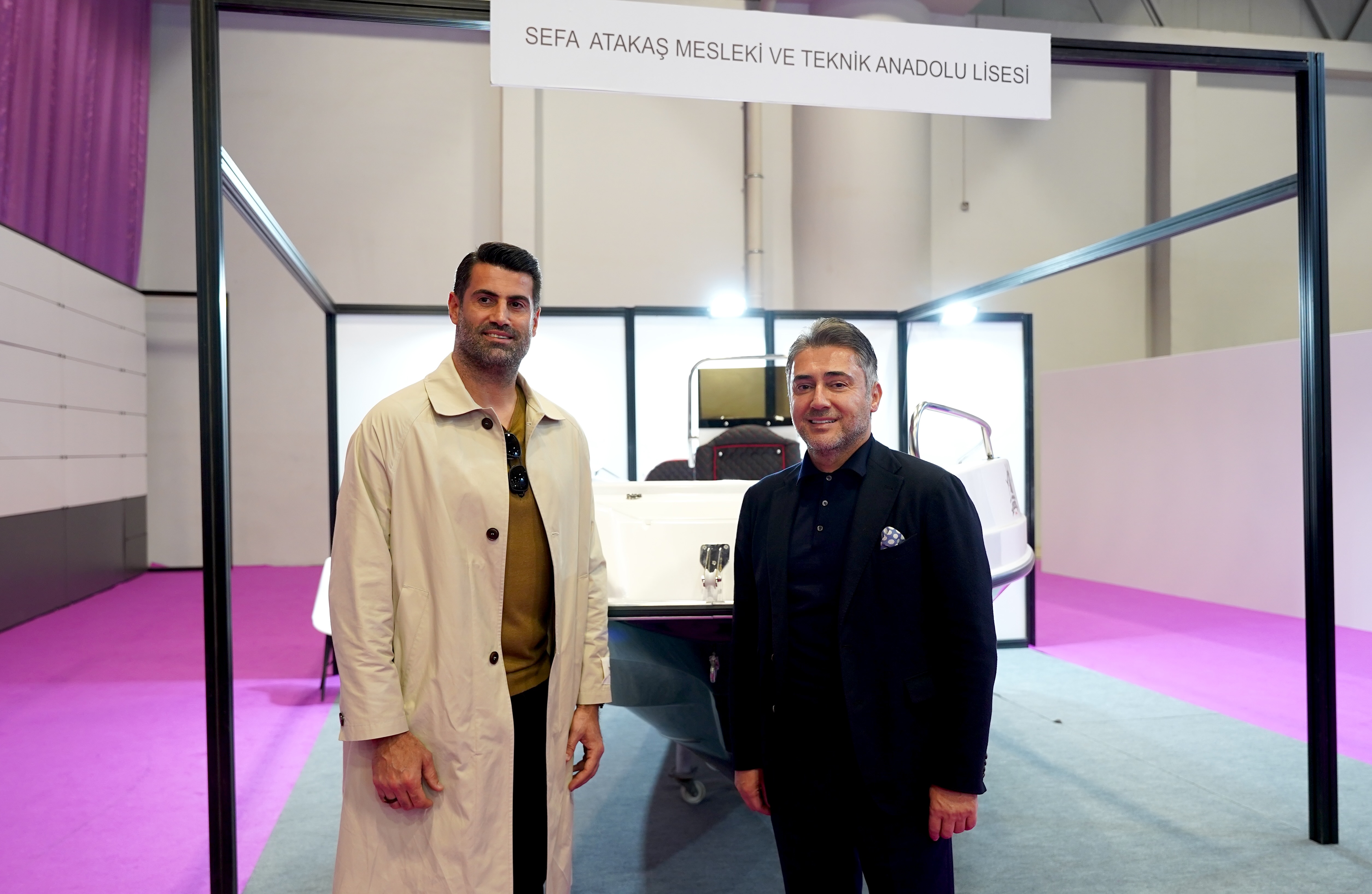 Hataylı öğrencilerin yaptığı tekneyi Volkan Demirel ziyaret etti