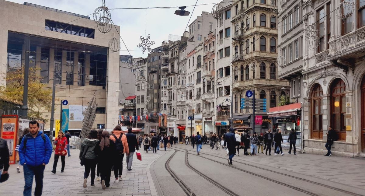 Uzmanlar valiliğin İstiklal Caddesi kısıtlamalarına sert tepki gösterdi