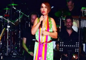 PKK Bayrağına Benzeyen Elbisesine Büyük Tepki!