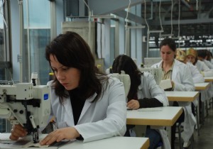 9 milyon kişi  kayıtsız  çalıştırılıyor! İki kadından biri güvencesiz...