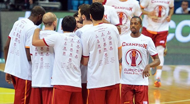 Galatasaray dan Fenerbahçe ye kupa göndermesi