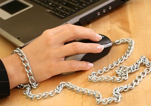 Dikkat! İnternet bağımlılarında depresyon, sosyal fobi...