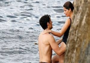 Şok... Laetitia Casta ve Louis Garrel kayalıklarda gizlice sevişirken görüntülendi!