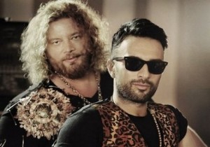 Yeni imajı ile görenler Tarkan a yeniden aşık oldular!