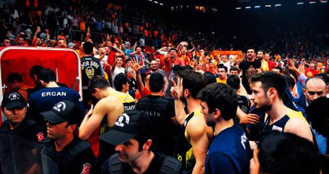 Galatasaray a 2 maç ceza!