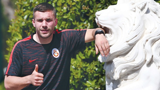 Podolski,  Gomez’e de söyledim, avantaj Beşiktaş ın 