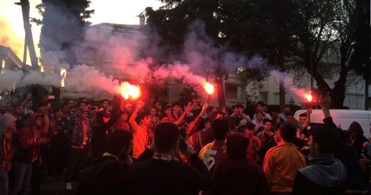 Galatasaray taraftarından protesto