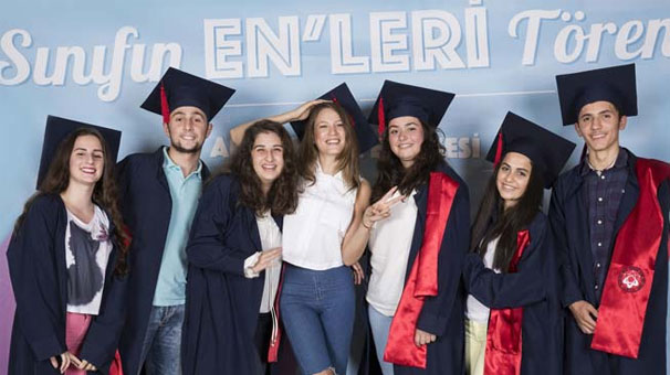 Serenay Sarıkaya, mezuniyet fotoğrafında!
