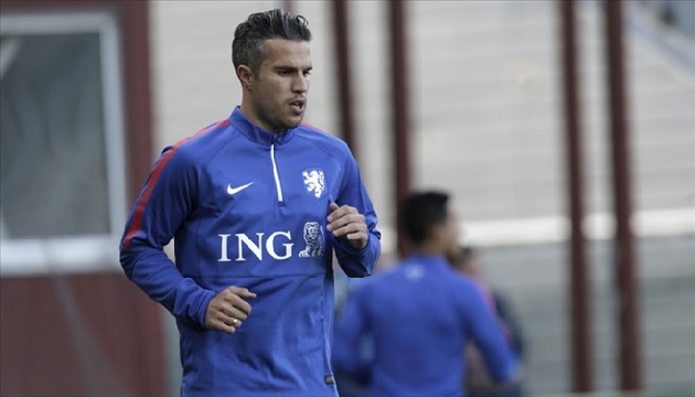 Şok iddia:  Van Persie gemileri yaktı 