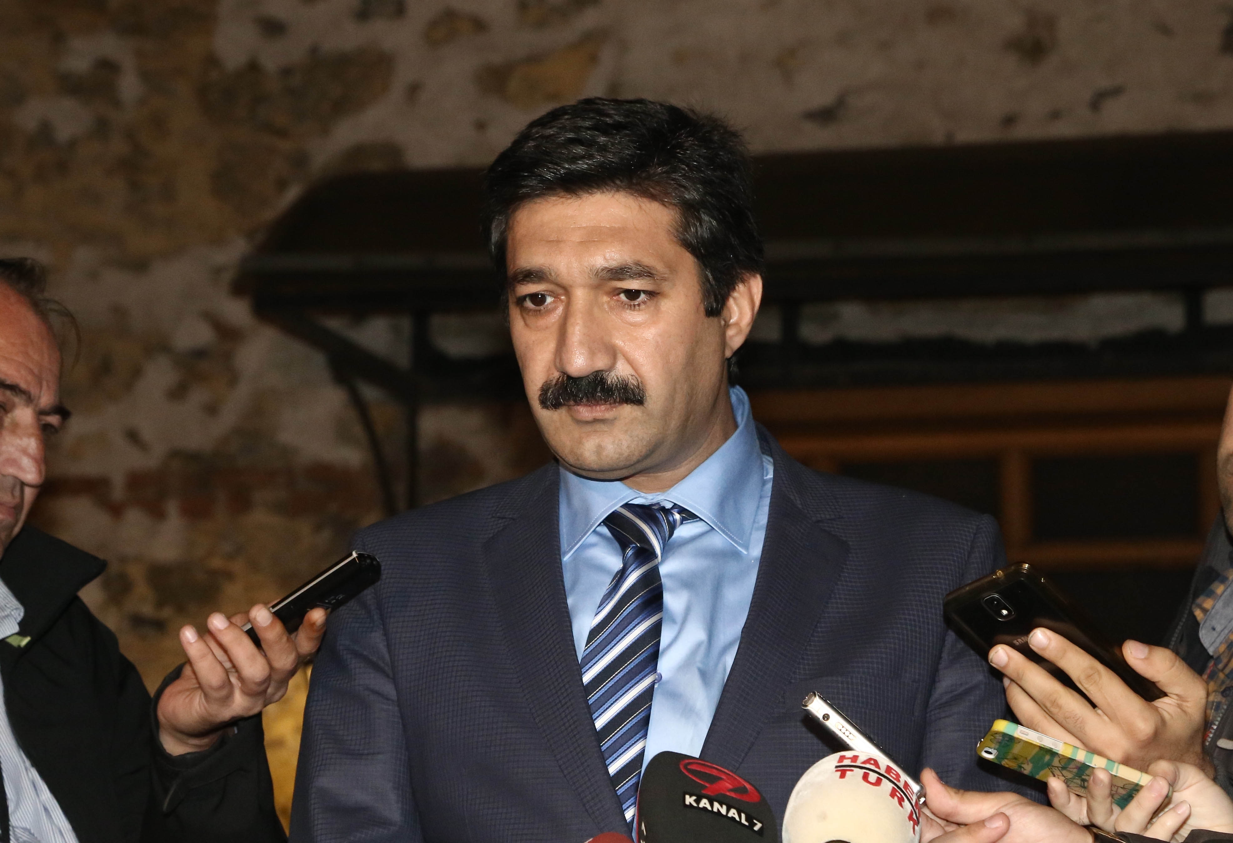 Binlerce liraya devlet kadrosu satıyorlar