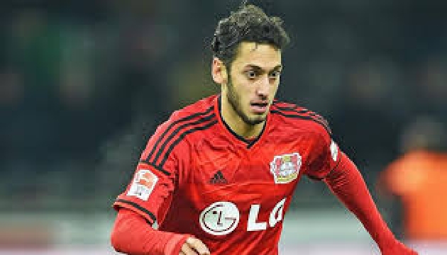 Hakan Çalhanoğlu  yılın en iyisi ne aday