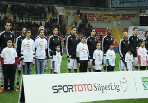 Beşiktaşlı futbolcuların formaları çalındı!