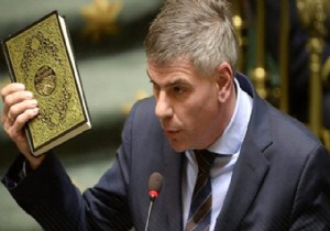 Kur an-ı Kerim e hakaret etti! Sitesi hacklendi!
