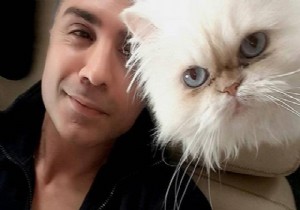 Özcan Deniz Beyaz Kedisini Kadına Benzetti