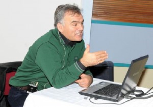 16 Türk devleti kıyafetini eleştiren  dekan  istifa etti!