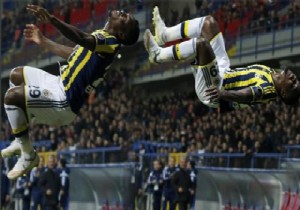 Emenike, FIFA ya rağmen takla attı!