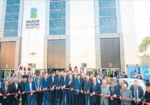 Kalabalık şehirler için robotik otopark!