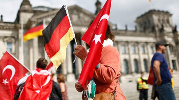 Almanya dan Türkiye ye kritik ziyaret