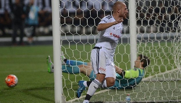 Beşiktaş ın 3000. golü Gökhan Töre den