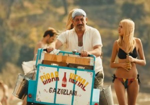 Cem Yılmaz, 'İftarlık Gazoz'un galasında herkesi kahkahaya boğdu!