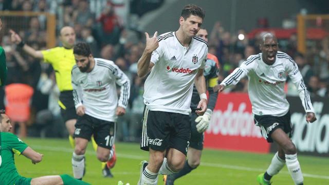 Mario Gomez in 2 golü kaldı