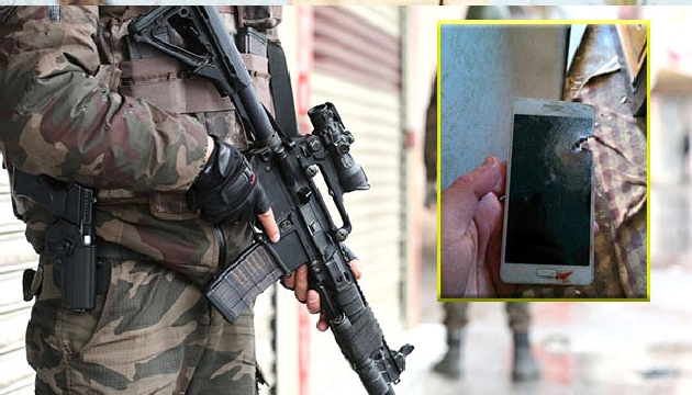 Özel harekatçının hayatını cep telefonu kurtardı