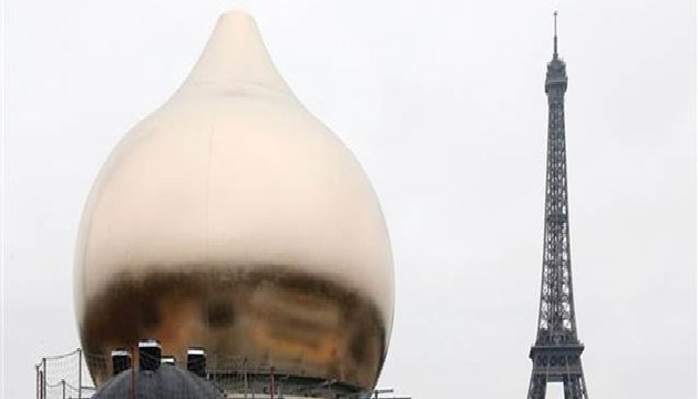 Paris te tartışmalı Rus kilisesine 8 tonluk kubbe