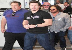 Mark Wahlberg den Justin Bieber a  Seni Küçük P.ç, Pantolonunu Yukarı Çek ve Esrar İçmeye Son Ver 