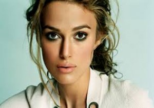 Keira Knightley üstsüz poz vererek protesto etti!!
