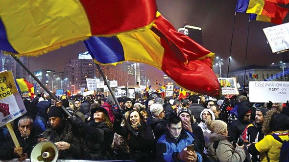 Protestocular hükümete karşı tekrar sokakta
