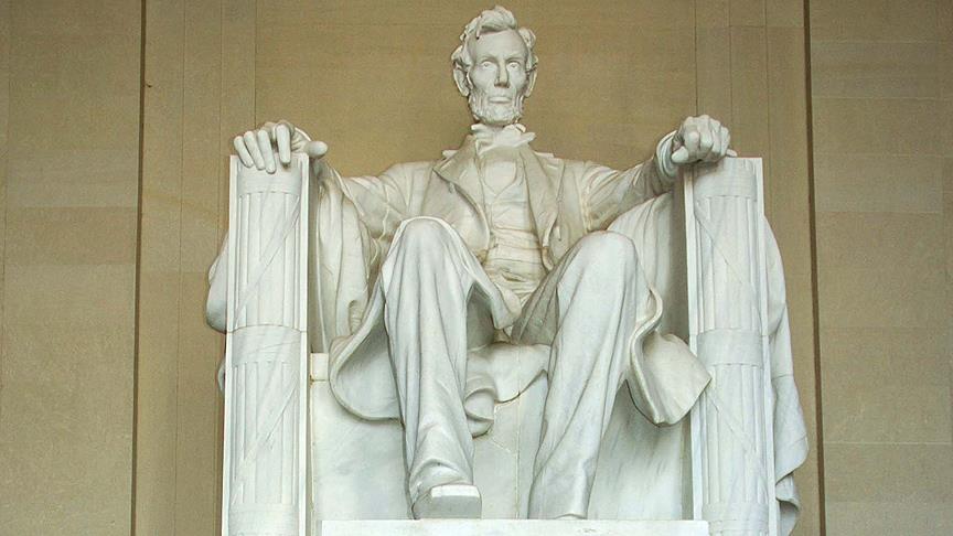 Abraham Lincoln anıtına saldırı