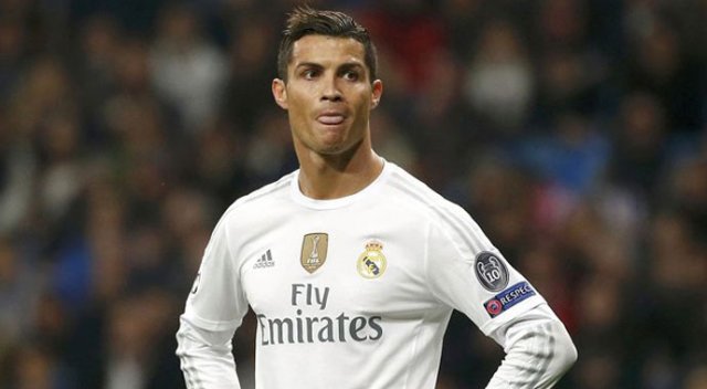 Cristiano Ronaldo imzayı atıyor!