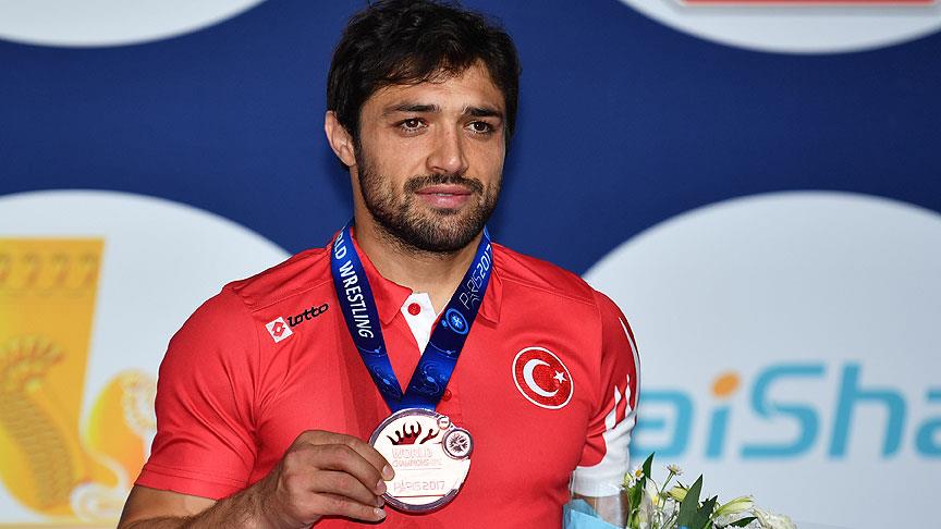 Atakan Yüksel den bronz madalya