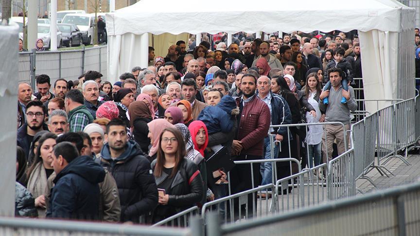 Hollanda da referandum telaşı