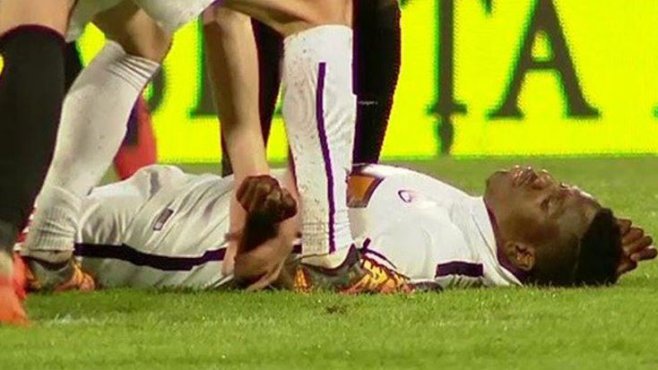 Futbolcu sahada hayatını kaybetti!