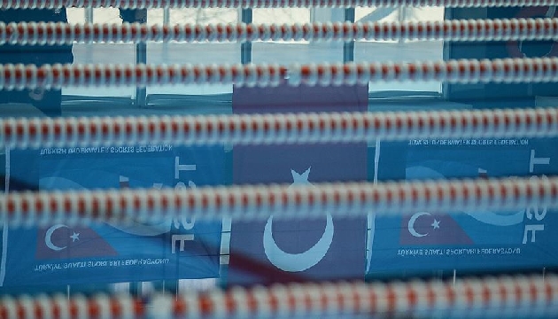 Yüzmede 26 yıllık rekor kırıldı!