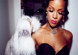 Rihanna‘dan yeni şarkı sürprizi ve yeni fotoğraf !