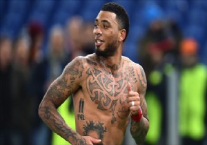 Colin Kazim rakibine tokat attı!