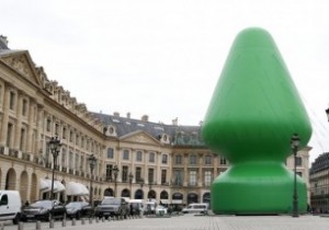 Paris’i karıştıran heykel…