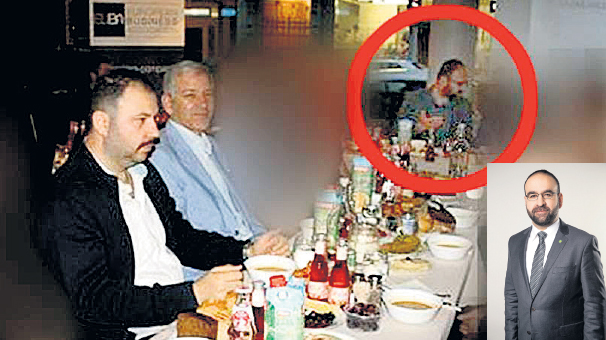 Türk bakanı zora sokan fotoğraf