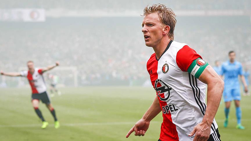 Kuyt futbolu bıraktı