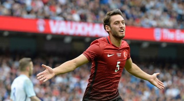 Hakan Çalhanoğlu ndan tebriklere tepki!